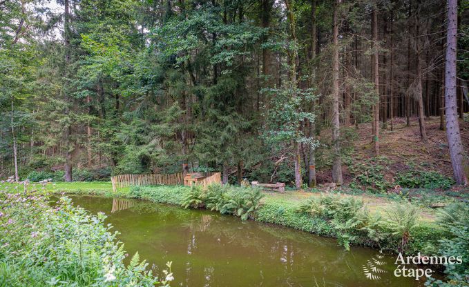 Charmante maison chien admis  Manhay pour 8 personnes, avec piscine extrieure chauffe, tang priv et garage  vlos  la lisire de la fort