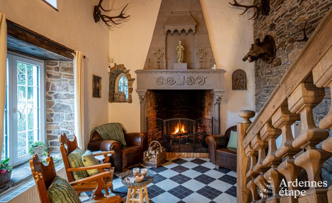 Charmante maison chien admis  Manhay pour 8 personnes, avec piscine extrieure chauffe, tang priv et garage  vlos  la lisire de la fort