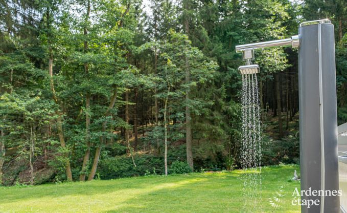 Charmante maison chien admis  Manhay pour 8 personnes, avec piscine extrieure chauffe, tang priv et garage  vlos  la lisire de la fort