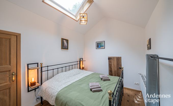 Charmante maison chien admis  Manhay pour 8 personnes, avec piscine extrieure chauffe, tang priv et garage  vlos  la lisire de la fort