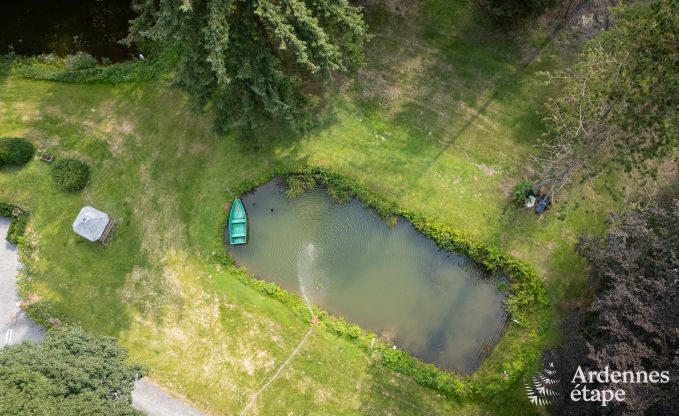 Charmante maison chien admis  Manhay pour 8 personnes, avec piscine extrieure chauffe, tang priv et garage  vlos  la lisire de la fort
