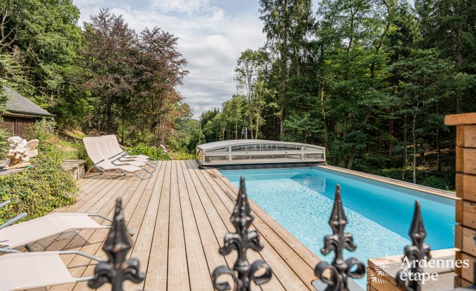 Charmante maison chien admis  Manhay pour 8 personnes, avec piscine extrieure chauffe, tang priv et garage  vlos  la lisire de la fort