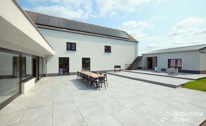 Villa  Marche-en-Famenne pour 28 personnes avec 11 chambres, piscine intrieure et sauna