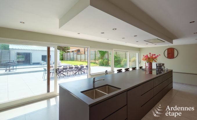 Villa  Marche-en-Famenne pour 28 personnes avec 11 chambres, piscine intrieure et sauna