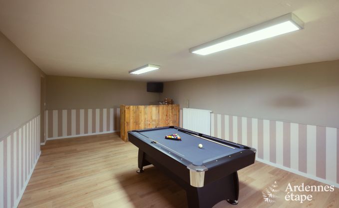 Villa  Marche-en-Famenne pour 28 personnes avec 11 chambres, piscine intrieure et sauna