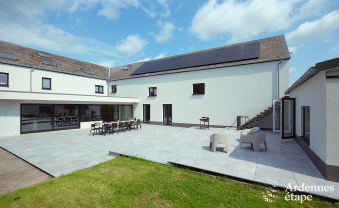 Villa  Marche-en-Famenne pour 28 personnes avec 11 chambres, piscine intrieure et sauna