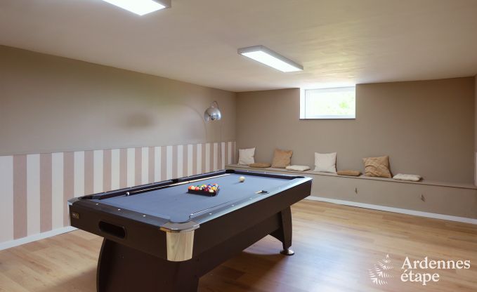 Villa  Marche-en-Famenne pour 28 personnes avec 11 chambres, piscine intrieure et sauna