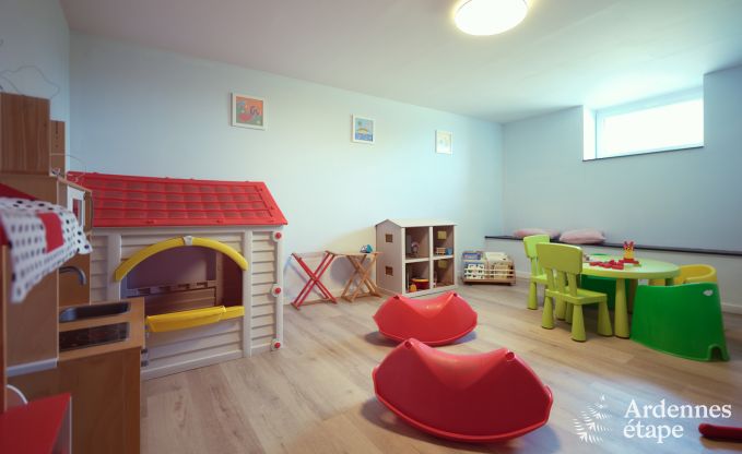 Villa  Marche-en-Famenne pour 28 personnes avec 11 chambres, piscine intrieure et sauna