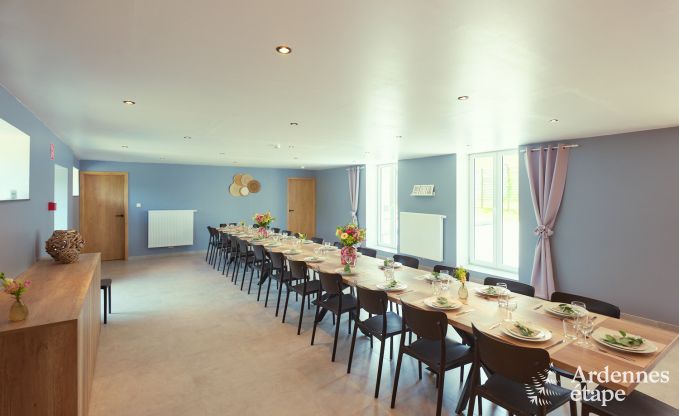 Villa  Marche-en-Famenne pour 28 personnes avec 11 chambres, piscine intrieure et sauna