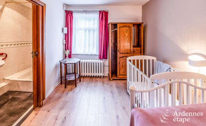 Maison de vacances pour 41 personnes avec 22 chambres au bord de l'eau en Ardenne, prs de Maredsous