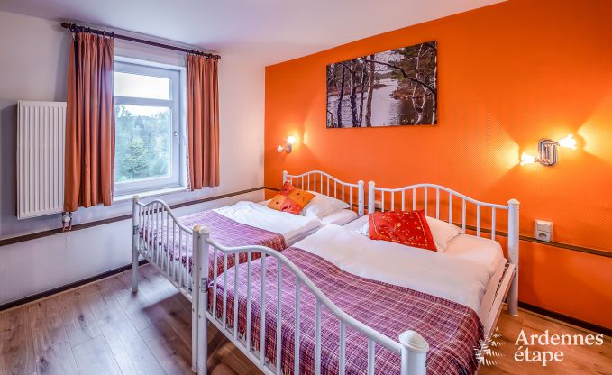 Maison de vacances pour 41 personnes avec 22 chambres au bord de l'eau en Ardenne, prs de Maredsous