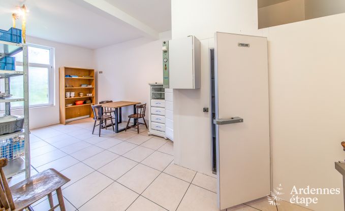 Maison de vacances pour 41 personnes avec 22 chambres au bord de l'eau en Ardenne, prs de Maredsous