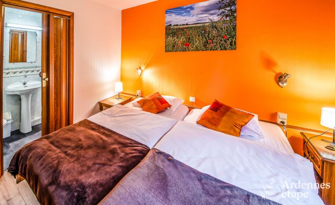 Maison de vacances pour 41 personnes avec 22 chambres au bord de l'eau en Ardenne, pr�s de Maredsous