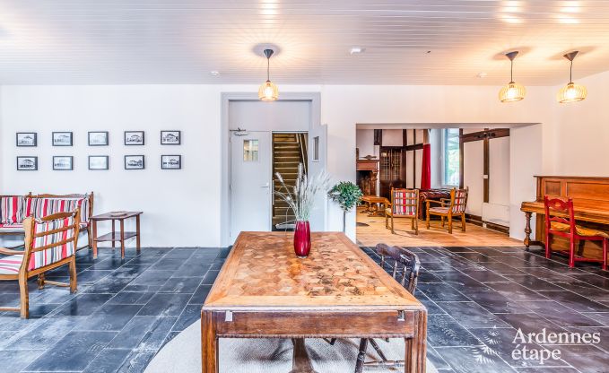 Maison de vacances pour 41 personnes avec 22 chambres au bord de l'eau en Ardenne, pr�s de Maredsous