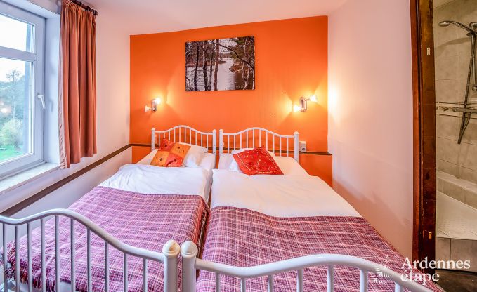 Maison de vacances pour 41 personnes avec 22 chambres au bord de l'eau en Ardenne, pr�s de Maredsous