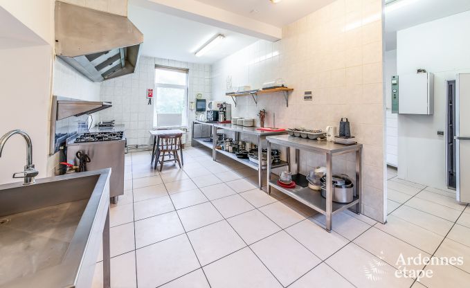 Maison de vacances pour 41 personnes avec 22 chambres au bord de l'eau en Ardenne, pr�s de Maredsous