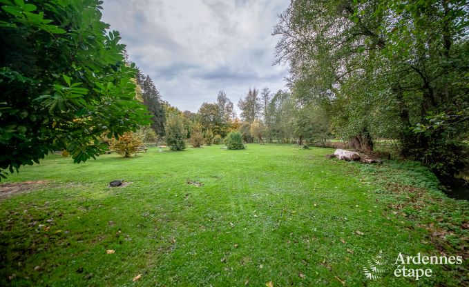 Maison de vacances pour 41 personnes avec 22 chambres au bord de l'eau en Ardenne, pr�s de Maredsous