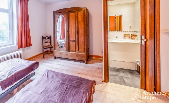 Maison de vacances pour 41 personnes avec 22 chambres au bord de l'eau en Ardenne, pr�s de Maredsous