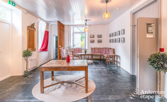 Maison de vacances pour 41 personnes avec 22 chambres au bord de l'eau en Ardenne, pr�s de Maredsous