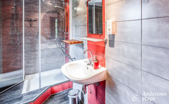 Maison de vacances pour 41 personnes avec 22 chambres au bord de l'eau en Ardenne, pr�s de Maredsous