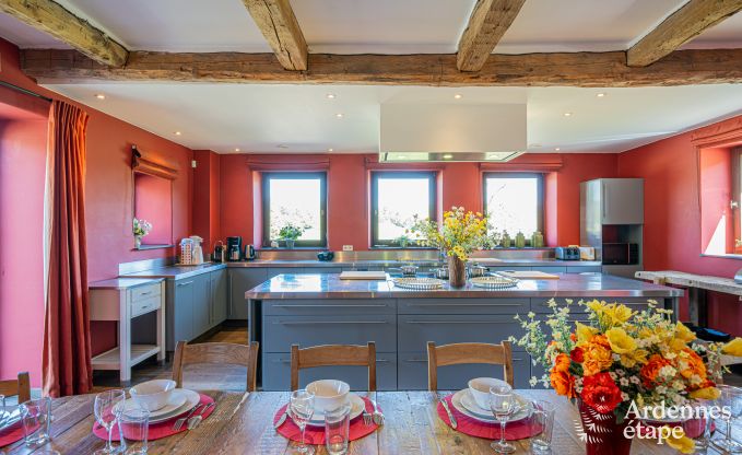 Grande maison de vacances  Maredsous pour 18 personnes avec 6 chambres, 5 salles de bains, four  pizza et grand jardin priv prs de Dinant et Mettet