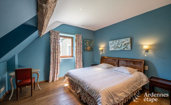 Grande maison de vacances  Maredsous pour 18 personnes avec 6 chambres, 5 salles de bains, four  pizza et grand jardin priv prs de Dinant et Mettet