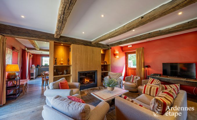 Grande maison de vacances  Maredsous pour 18 personnes avec 6 chambres, 5 salles de bains, four  pizza et grand jardin priv prs de Dinant et Mettet