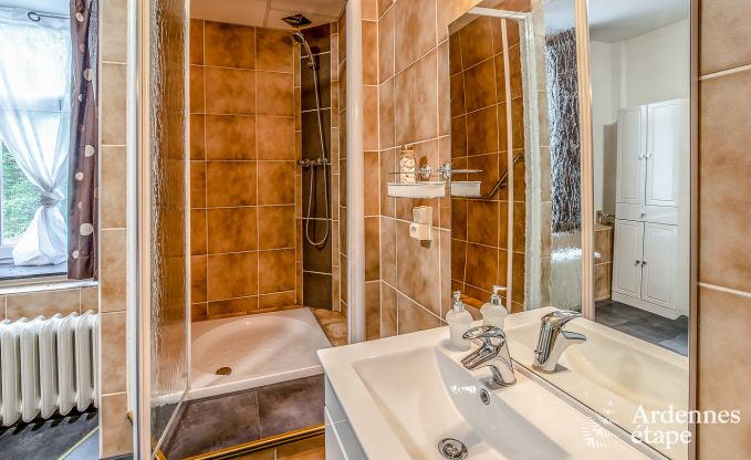 Maison de vacances pour 41 personnes avec 22 chambres au bord de l'eau en Ardenne, prs de Maredsous