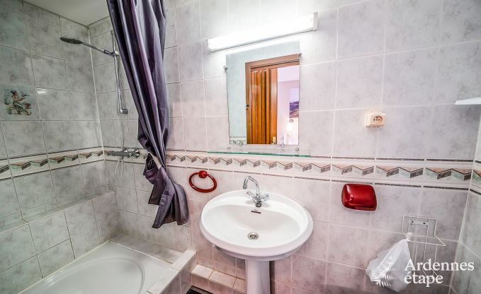 Maison de vacances pour 41 personnes avec 22 chambres au bord de l'eau en Ardenne, prs de Maredsous