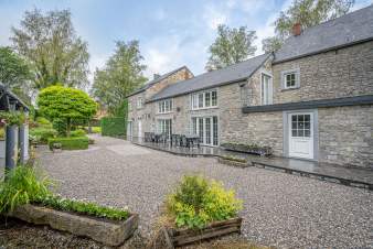 Maison de vacances pour 15 à Mettet, Ardenne - 5 chambres, jacuzzi, jardin