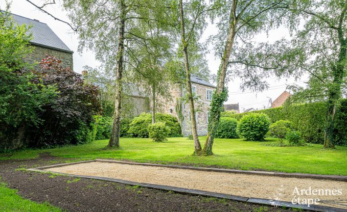 Authentique maison de vacances pour 15 avec boxes pour chevaux � Mettet, Ardenne