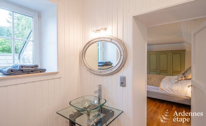 Authentique maison de vacances pour 15 avec boxes pour chevaux � Mettet, Ardenne