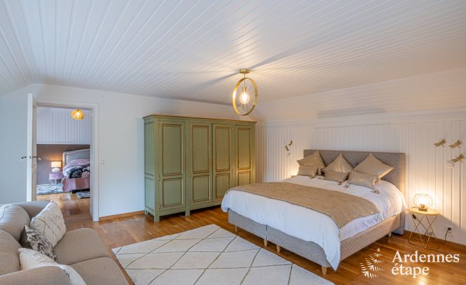 Authentique maison de vacances pour 15 avec boxes pour chevaux � Mettet, Ardenne