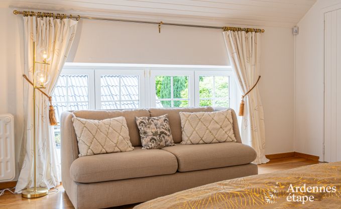 Authentique maison de vacances pour 15 avec boxes pour chevaux � Mettet, Ardenne