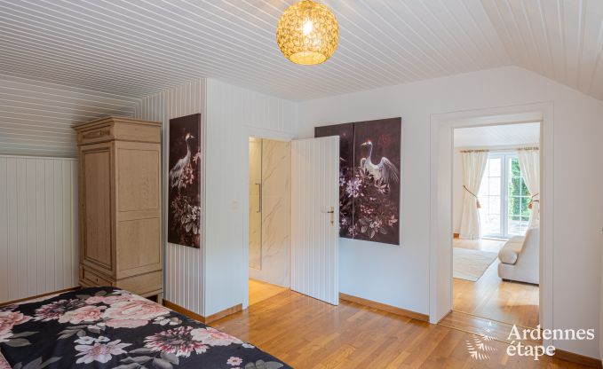 Authentique maison de vacances pour 15 avec boxes pour chevaux � Mettet, Ardenne