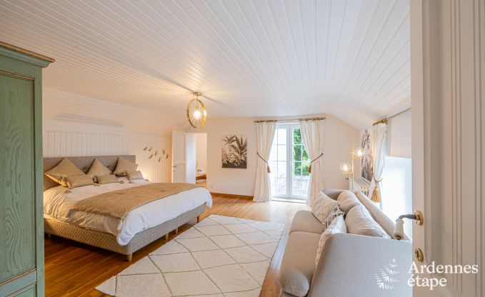 Authentique maison de vacances pour 15 avec boxes pour chevaux � Mettet, Ardenne