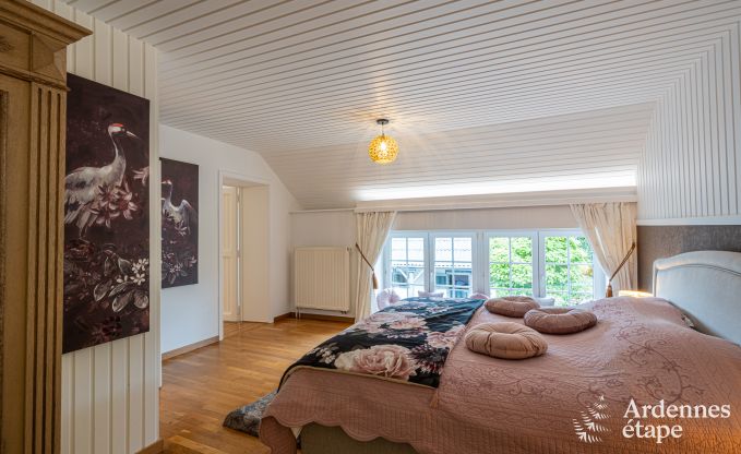 Authentique maison de vacances pour 15 avec boxes pour chevaux � Mettet, Ardenne