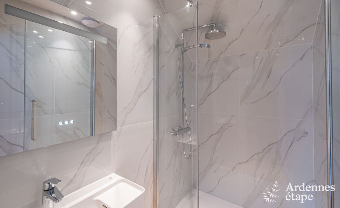 Authentique maison de vacances pour 15 avec boxes pour chevaux � Mettet, Ardenne