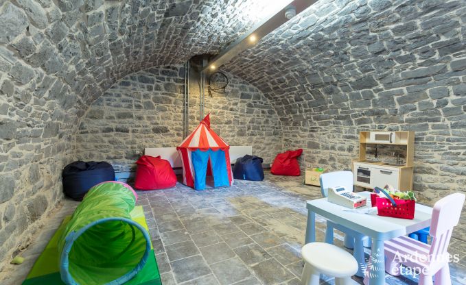 Chteau  Modave pour 46 personnes en Ardenne