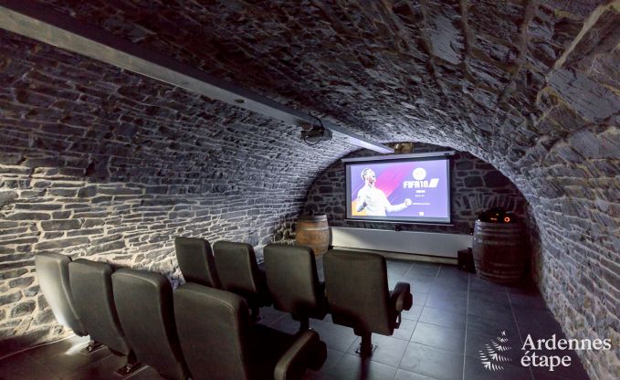 Chteau  Modave pour 46 personnes en Ardenne