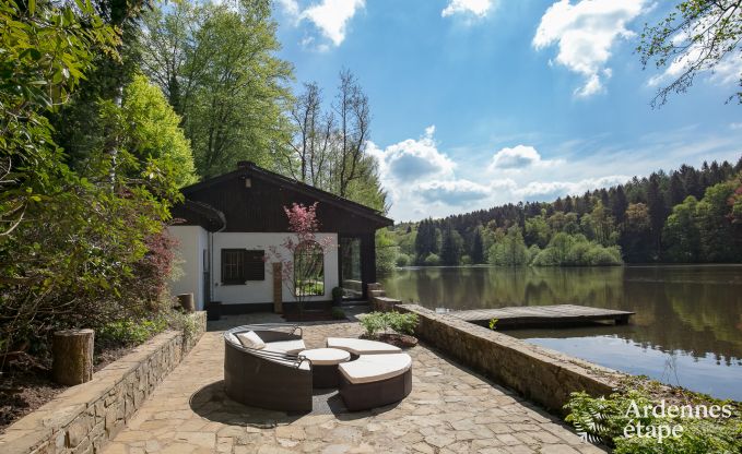 Chalet romantique au bord de l'eau pour 2 personnes  Momignies