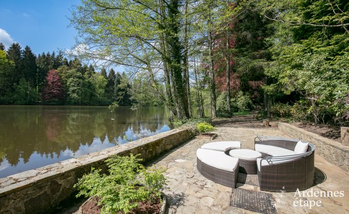 Chalet romantique au bord de l'eau pour 2 personnes  Momignies