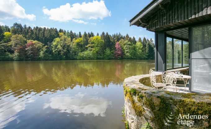 Chalet romantique au bord de l'eau pour 2 personnes  Momignies