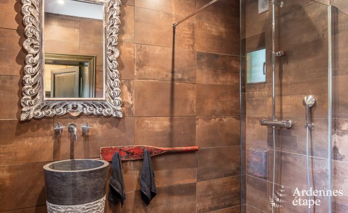 Chalet romantique au bord de l'eau pour 2 personnes  Momignies