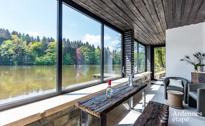 Chalet romantique au bord de l'eau pour 2 personnes  Momignies