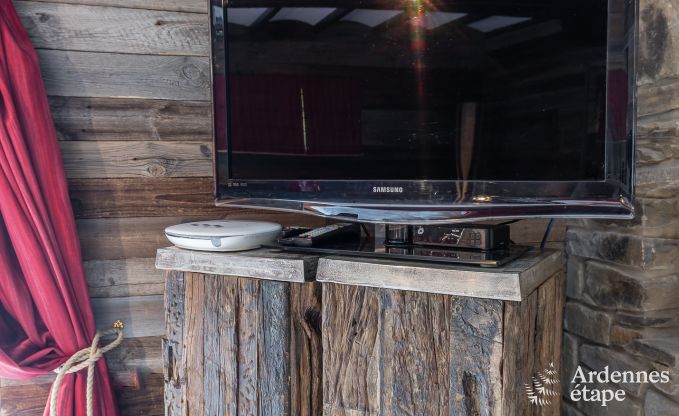 Chalet romantique au bord de l'eau pour 2 personnes  Momignies