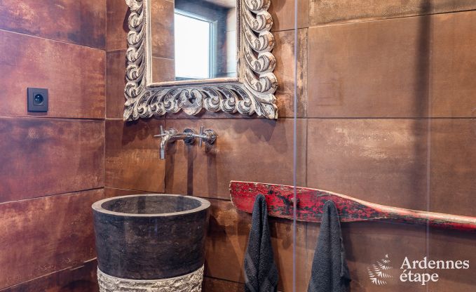 Chalet romantique au bord de l'eau pour 2 personnes � Momignies