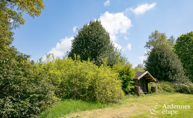 Chalet romantique au bord de l'eau pour 2 personnes � Momignies