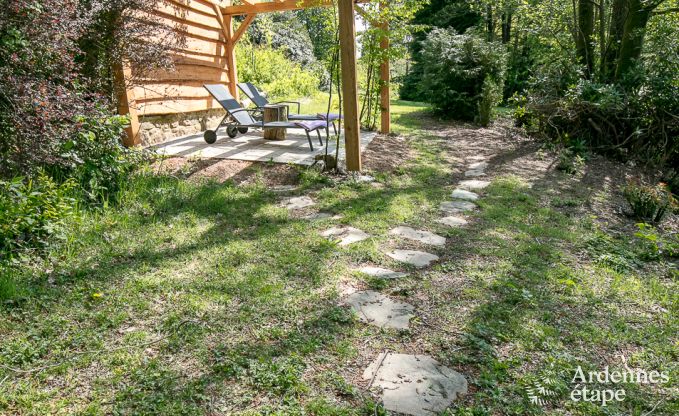 Chalet romantique au bord de l'eau pour 2 personnes � Momignies