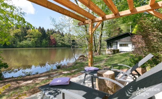 Chalet romantique au bord de l'eau pour 2 personnes � Momignies